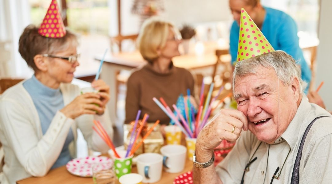 Personnes âgées en ehpad fêtant Carnaval