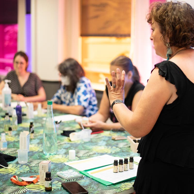 intervenant activité parfum senior